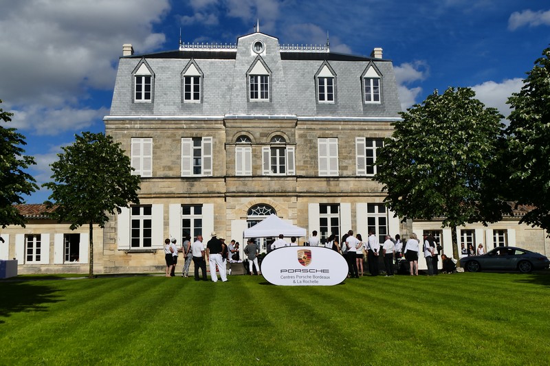 Show Porsche 2016 Malescasse - cour du chateau